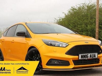 Used Ford Focus ST 185 HP (136 kW) 2016 Yellow Hatchback