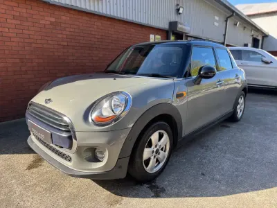 Usado Mini Cooper Hatch 2017 Gris Utilitario