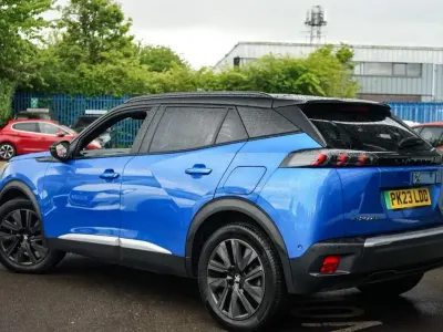 Second-hand Peugeot e-2008 GT 100 kW (136 CP) 2023 Gri SUV