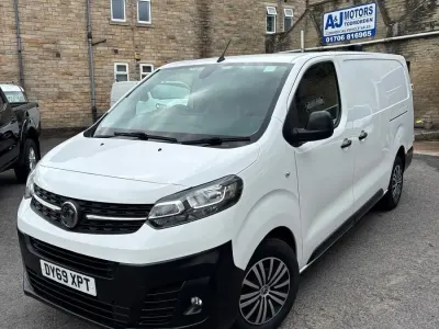 Used Vauxhall Vivaro S 100 HP (73 kW) 2019 White MPV