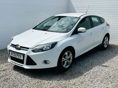 Used Ford Focus Zetec 125 HP (91 kW) 2012 White Hatchback