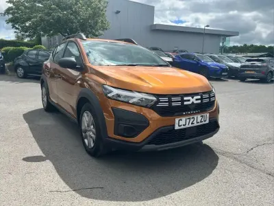 Begagnad Dacia Sandero Essentiel 90 HK (66 kW) 2023 Orange Halvkombi