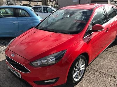 Used Ford Focus Zetec 120 HP (88 kW) 2015 Red Hatchback