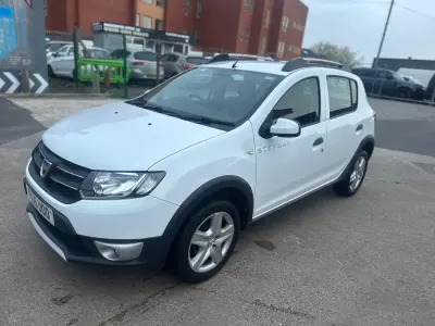Begagnad Dacia Sandero Lauréate 2015 Vit Halvkombi