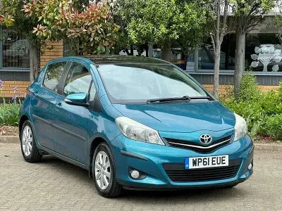 Używany Toyota Yaris 99 KM (72 kW) 2012 Niebieski Hatchback