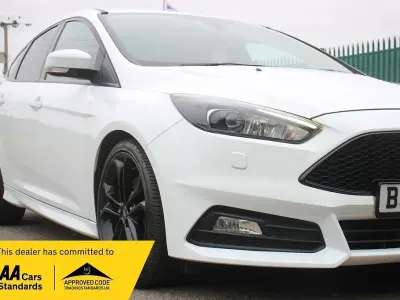 Używany Ford Focus ST 185 KM (136 kW) 2018 Biały Hatchback