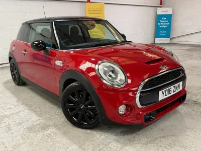 Używany Mini Cooper S Hatch 192 KM (141 kW) 2016 Czerwony Hatchback