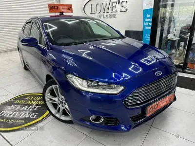 Używany Ford Mondeo Titanium 210 KM (154 kW) 2015 Niebieski Hatchback