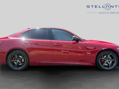 Used Alfa Romeo Giulia Ti 276 HP (202 kW) 2021 Red Sedan