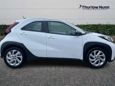 Usado Toyota Aygo X PURE 72 HP (52 kW) 2024 Branco SUV