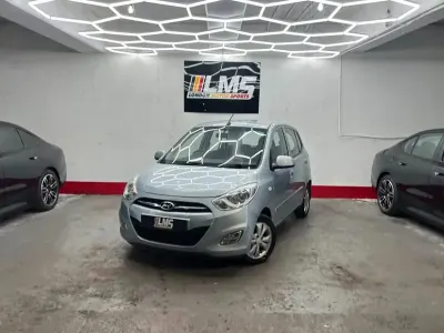 Usado Hyundai i10 Active 83 HP (61 kW) 2013 Prateado Citadino