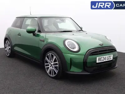 Begagnad Mini Cooper Exclusive 2024 Grön Halvkombi
