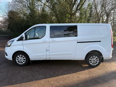 Used Ford Transit Custom Limited 130 HP (95 kW) 2022 White Van