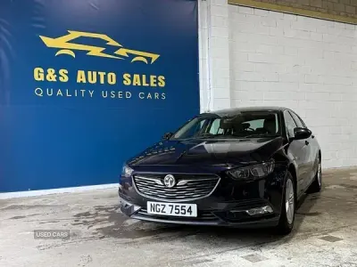 Used Vauxhall Insignia SRi 136 HP (100 kW) 2019 Blue Hatchback