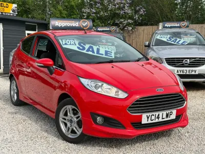 Używany Ford Fiesta Zetec 2014 Czerwony Hatchback
