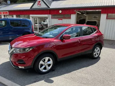 Used Nissan Qashqai Acenta Premium 115 HP (84 kW) 2019 Red SUV