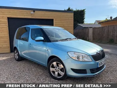 Usado Skoda Roomster SE 105 HP (77 kW) 2013 Azul Monovolume