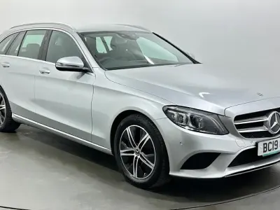 Usado Mercedes C200 Premium 184 HP (135 kW) 2019 Prateado Carrinha