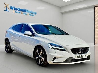 Begagnad Volvo V40 R-Design 122 HK (89 kW) 2018 Vit Halvkombi