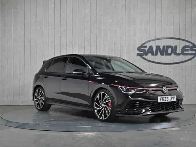 Usado VW Golf VIII GTI 300 CV (220 kW) 2023 Negro Utilitario