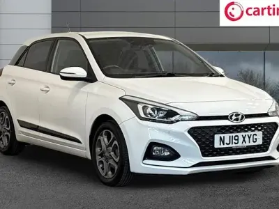 Used Hyundai i20 Premium 84 HP (61 kW) 2019 White Hatchback