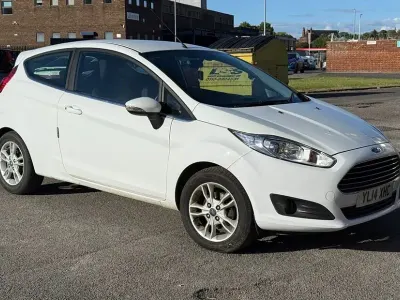 Used Ford Fiesta Zetec 82 HP (60 kW) 2014 White Hatchback