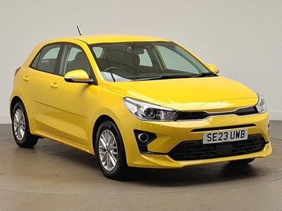 Used Kia Rio 83 HP (61 kW) 2023 Yellow Hatchback