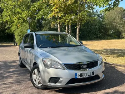 Used Kia Ceed 89 HP (65 kW) 2010 Silver Hatchback