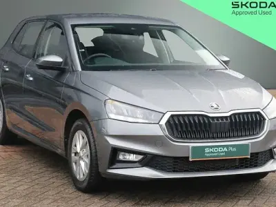 Usado Skoda Fabia Comfort 95 HP (69 kW) 2023 Cinzento Citadino