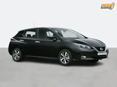 Begagnad Nissan Leaf Acenta 110 kW (150 HK) 2023 Röd Halvkombi