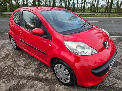 Begagnad Peugeot 107 68 HK (50 kW) 2008 Röd Halvkombi