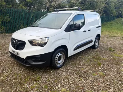 Used Vauxhall Combo 100 HP (73 kW) 2021 White MPV