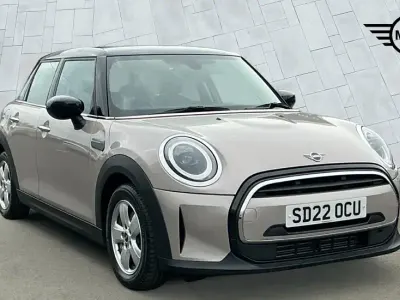Usado Mini Cooper Classic 134 CV (98 kW) 2022 Gris Utilitario