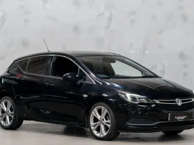 Used Vauxhall Astra SRi 150 HP (110 kW) 2019 Black Hatchback