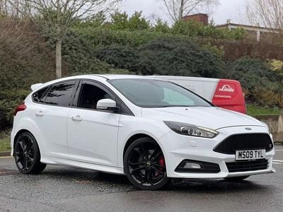 Used Ford Focus ST 250 HP (183 kW) 2017 White Hatchback