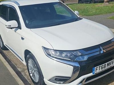 Used Mitsubishi Outlander P-HEV 177 HP (130 kW) 2018 White Estate