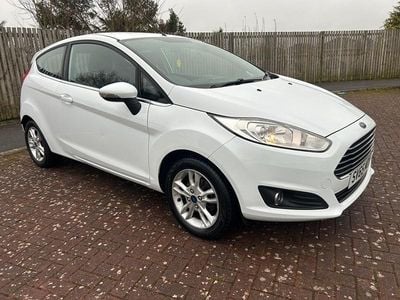 Used Ford Fiesta Zetec 82 HP (60 kW) 2015 White Hatchback