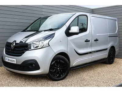 Używany Renault Trafic 2019 Srebrny Minivan