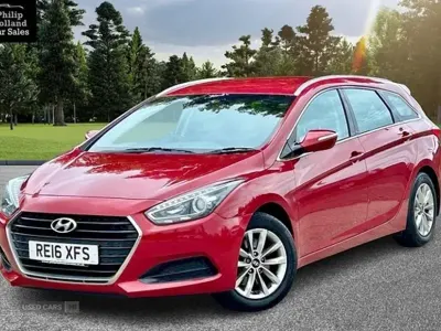 Used Hyundai i40 115 HP (84 kW) 2016 Red Estate
