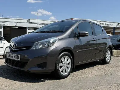 Used Toyota Yaris 99 HP (72 kW) 2012 Grey Hatchback