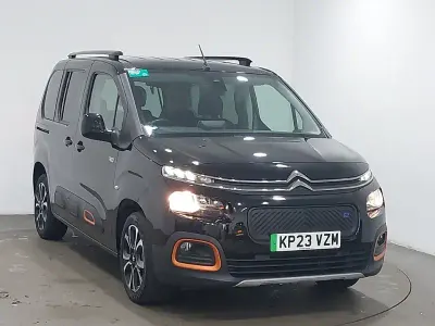 Usado Citroën Berlingo XTR 100 kW (136 HP) 2023 Preto Monovolume