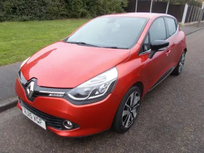Begagnad Renault Clio IV Dynamique 90 HK (66 kW) 2015 Röd Halvkombi