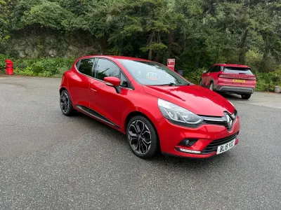 Używany Renault Clio IV Iconic 90 KM (66 kW) 2019 Czerwony Hatchback