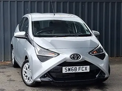 Gebraucht Toyota Aygo X-play 72 PS (52 kW) 2019 Silber Kleinwagen