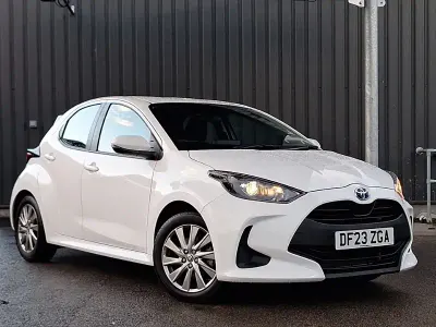 Used Toyota Yaris 116 HP (85 kW) 2023 White Hatchback