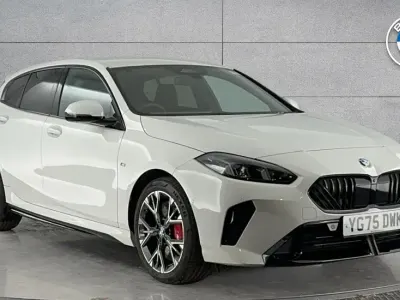 Begagnad BMW 120 M Sport 168 HK (123 kW) 2025 Vit Halvkombi