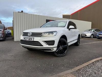 White Used 2016 VW Touareg R-line Plus SUV | £14,495 (Fair price)