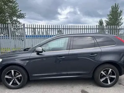 Used Volvo XC60 R-Design 220 HP (161 kW) 2017 Grey SUV