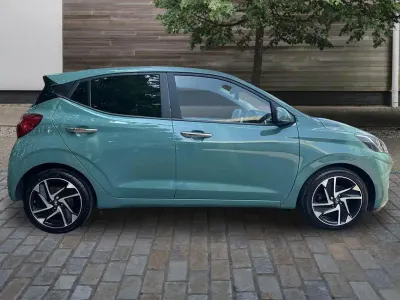 Used Hyundai i10 Premium 67 HP (49 kW) 2023 Green Hatchback