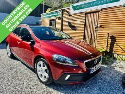 Usado Volvo V40 115 HP (84 kW) 2013 Vermelho Citadino